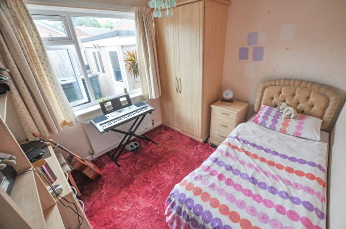 2 Bedroom Bungalow For Sale In Lacy Drive, Wimborne, BH21