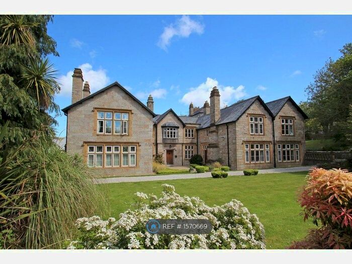 2 Bedroom Flat To Rent In Kenegie Manor, Penzance, TR20