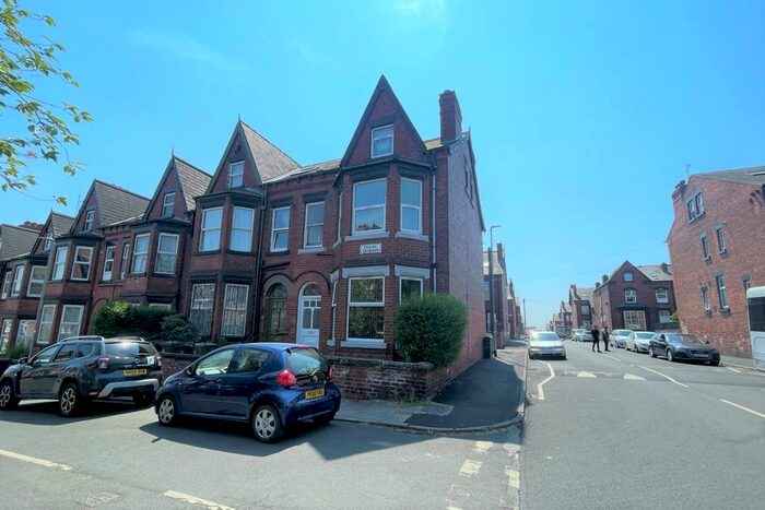1 Bedroom Flat To Rent In Grange Crescent, Leeds, West Yorkshire, LS7