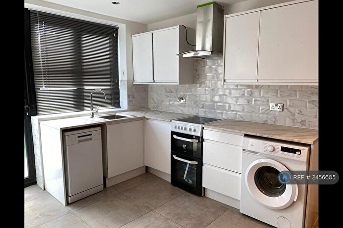 2 Bedroom Detached House To Rent In Winslow Grove, London, E4