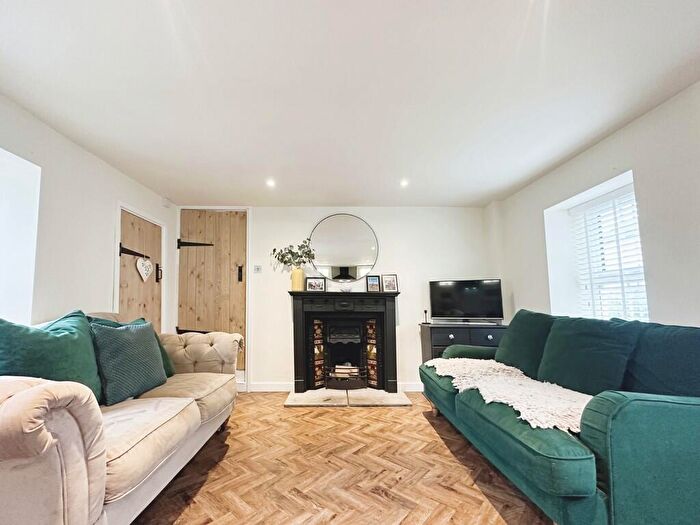 2 Bedroom Cottage To Rent In High Street, Blackwood, NP12