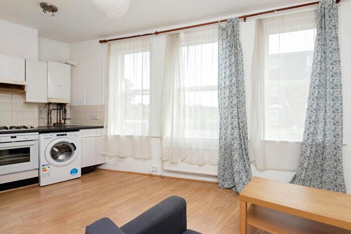 1 Bedroom Flat To Rent In Bedford Hill, London, SW12
