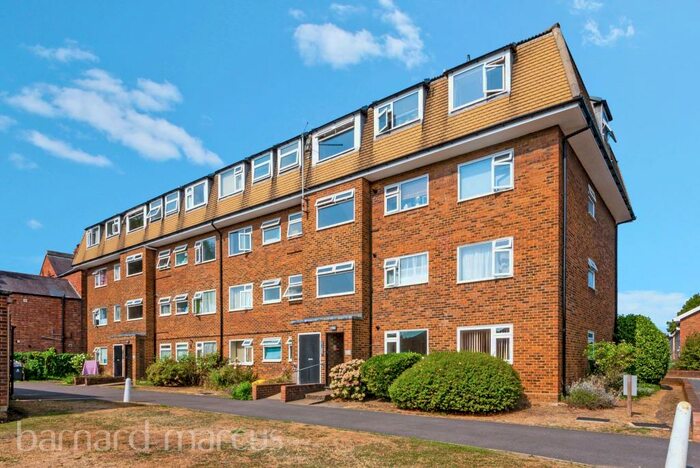 2 Bedroom Flat To Rent In Rodney Close, New Malden, KT3