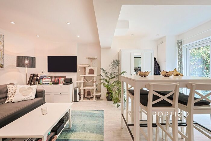 1 Bedroom Flat To Rent In Hopgood Street, London, W12