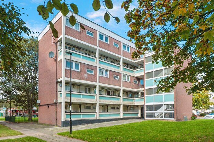 2 Bedroom Flat For Sale In Irving Road, Southampton, SO16