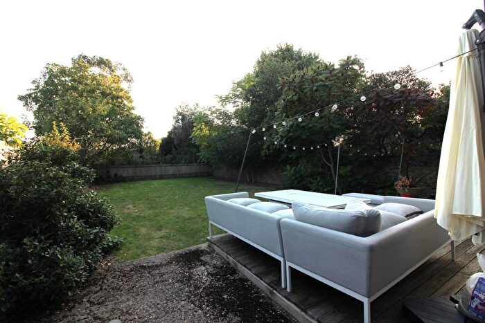 1 Bedroom Flat To Rent In Longley Road, London, SW17