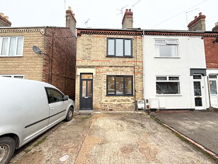 3 Bedroom End Of Terrace House To Rent In New Road, Woodston, Peterborough, PE2