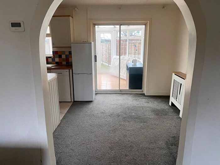 3 Bedroom Semi Detached House To Rent In Benbow Waye, UB8