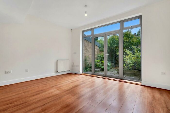 3 Bedroom Terraced House To Rent In Heaven Tree Close, London, N1