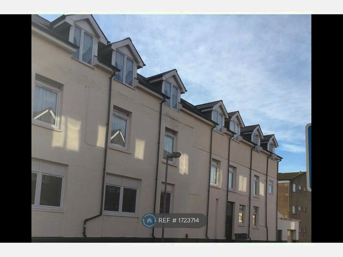 2 Bedroom Flat To Rent In Penarth Road, Cardiff, CF11