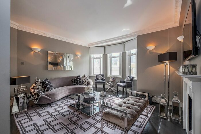 3 Bedroom Flat To Rent In Connaught Street, London, W2
