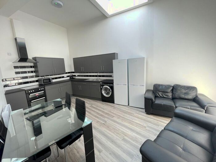 4 Bedroom Flat To Rent In Market Place, Loughborough, LE11