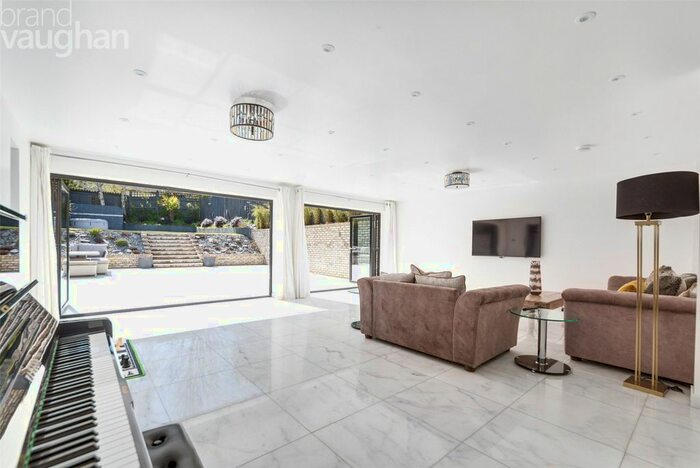 4 Bedroom Detached House For Sale In Wayland Avenue, Brighton, BN1