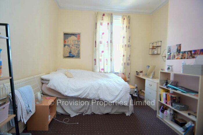 6 Bedroom Terraced House To Rent In Regent Park Avenue, Hyde Leeds, LS6