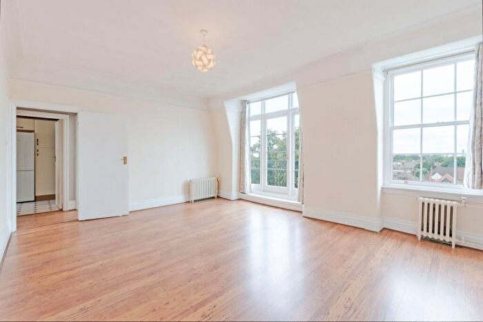 2 Bedroom Flat To Rent In Shoot Up Hill, Cricklewood, NW2