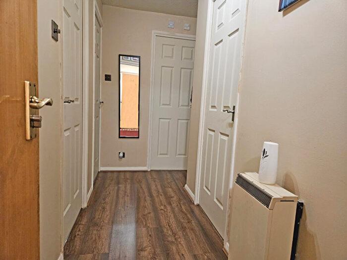 2 Bedroom Apartment To Rent In Ravenings Parade, Ilford, Greater London, IG3