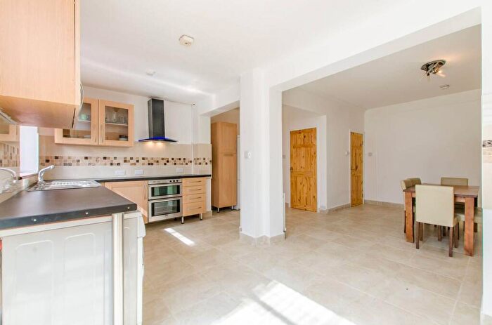 4 Bedroom House To Rent In Ecclesbourne Gardens, Palmers Green, London, N13