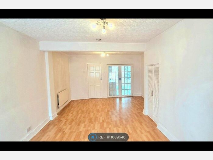 3 Bedroom Terraced House To Rent In First Avenue, Dagenham, RM10
