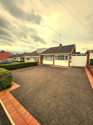 2 Bedroom Bungalow To Rent In Barton Lane, Kingswinford, DY6
