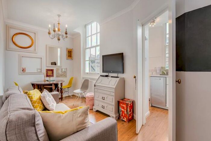 2 Bedroom Flat To Rent In St. Georges Drive, London, SW1V