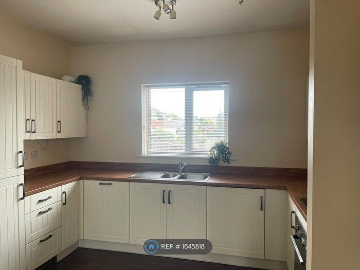 2 Bedroom Flat To Rent In Broomhouse Lane, Doncaster, DN12