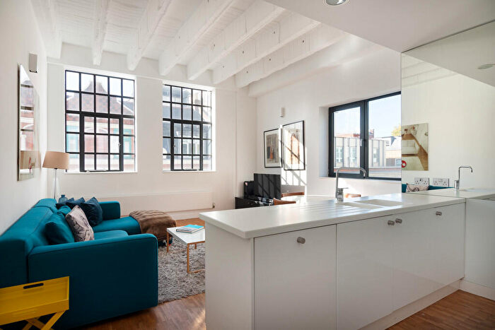 3 Bedroom Apartment For Sale In Leather Lane, Farringdon, EC1