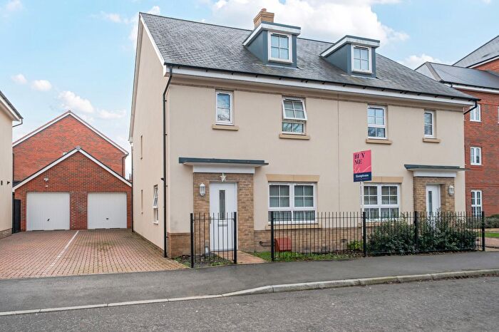 5 Bedroom Semi Detached House For Sale In West Hope Grant's Road, Aldershot, GU11