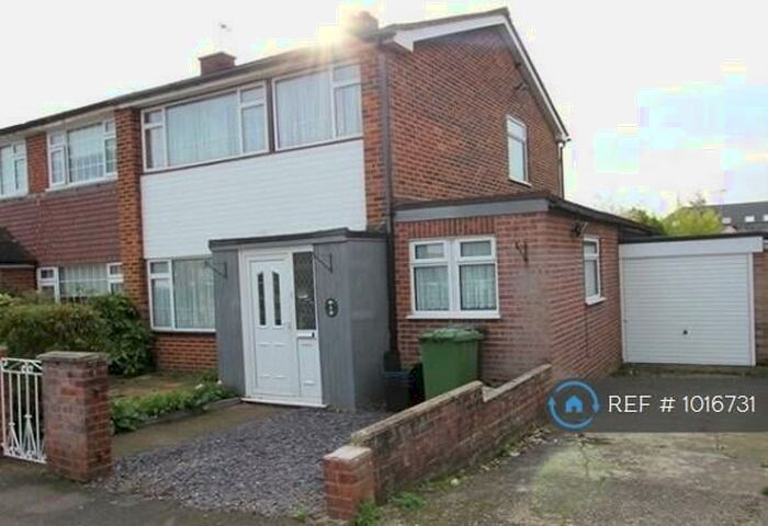 4 Bedroom Semi-Detached House To Rent In Bosanquet Road, Hoddesdon, EN11