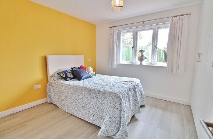 2 Bedroom Detached Bungalow For Sale In Kingsmead Avenue, Stubbington, Fareham, PO14