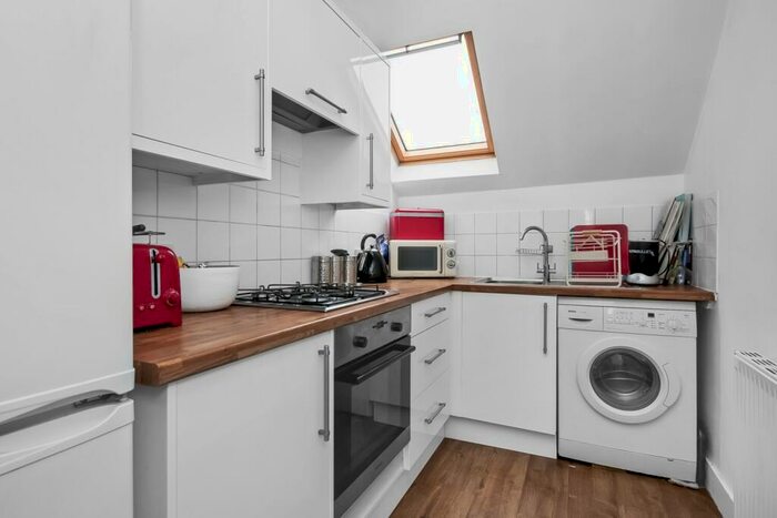 1 Bedroom Apartment To Rent In Selby Road, Anerley, London, SE20