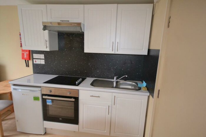 Studio To Rent In West Hendon, London, NW4