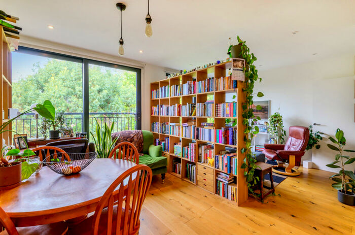 2 Bedroom Penthouse To Rent In Jameson Lodge, Shepherds Hill, Highgate, N6