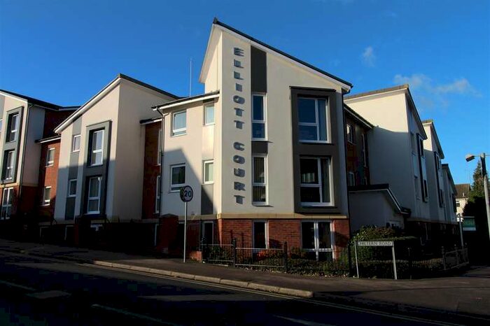 1 Bedroom Flat To Rent In Elliott Court, High Street North, Dunstable, LU6