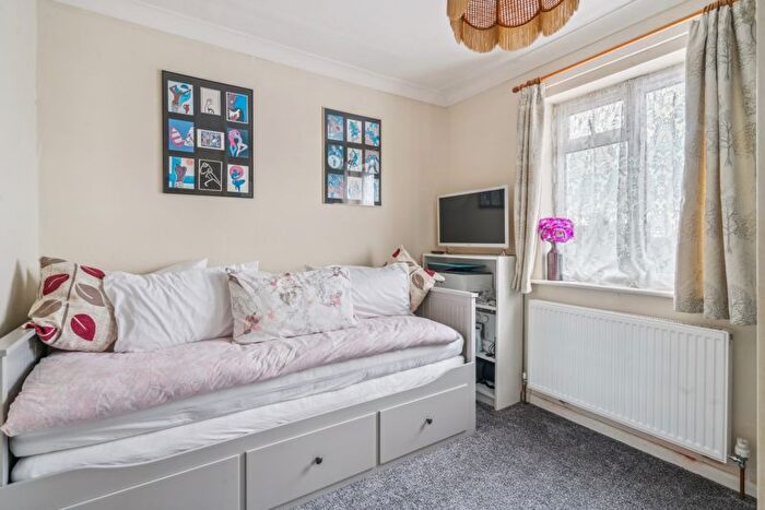 2 Bedroom Terraced House For Sale In Castle Road, Northolt, UB5