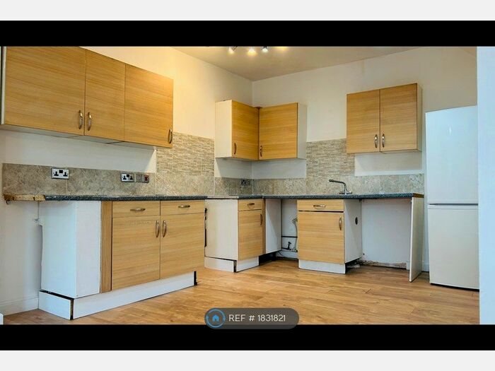 2 Bedroom Flat To Rent In Spring Bank, Hull, HU3