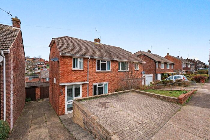 3 Bedroom Semi Detached House For Sale In Hurstwood, Chatham, ME5