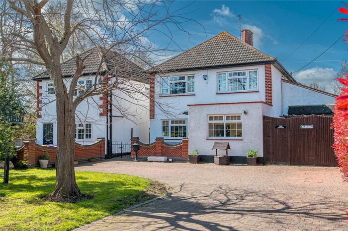 7 Bedroom Detached House For Sale In Little Wakering Road, Barling Magna, Essex, SS3