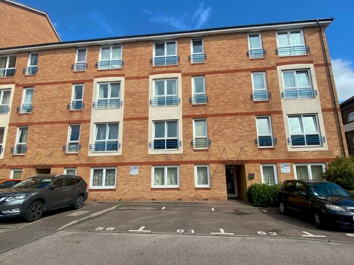 2 Bedroom Apartment To Rent In Fairfield Square, Stuart Road, Gravesend, Kent, DA11