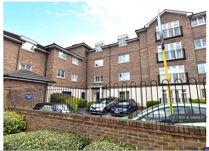 2 Bedroom Flat To Rent In Trinity Court, Dartford, DA1