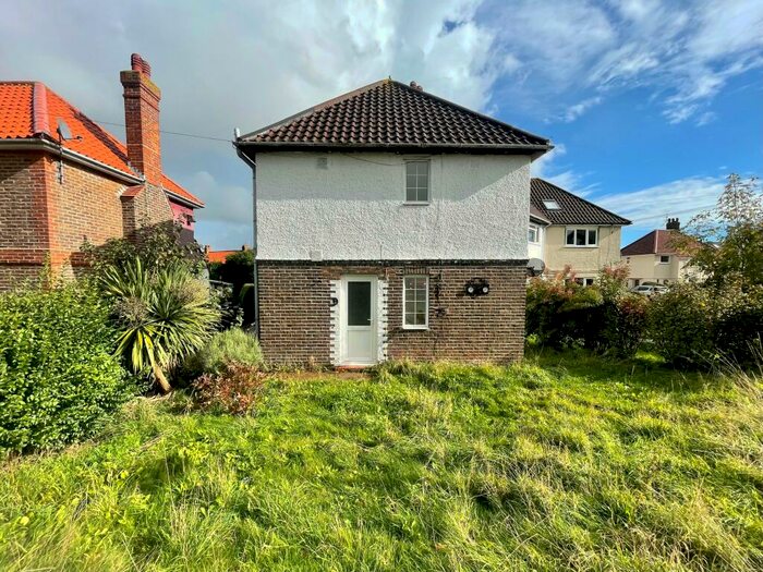 3 Bedroom House To Rent In Angola Road, Worthing, BN14