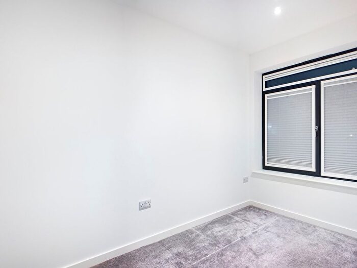 1 Bedroom Flat To Rent In Prestige House, - High Street, Egham, Surrey, TW20