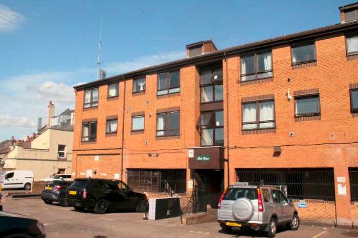 Studio To Rent In Grove Road West, Enfield, EN3