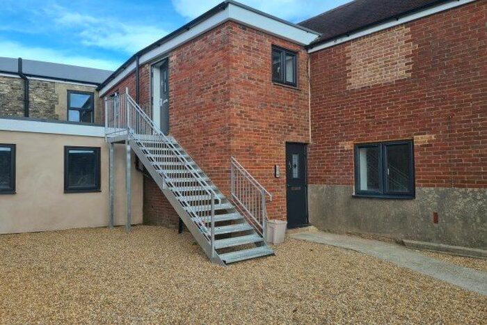 3 Bedroom Flat To Rent In Bank Passage, Ryde, PO33