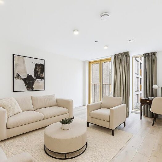 2 Bedroom Apartment To Rent In Apt :: The Quarters, M1