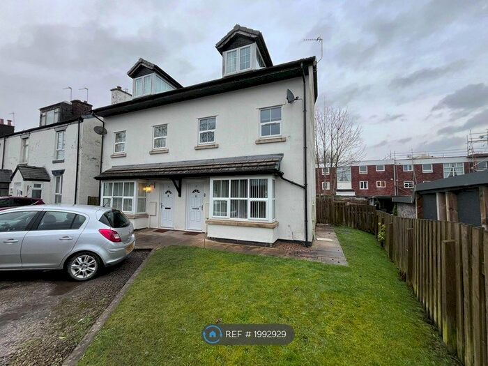 3 Bedroom Semi-Detached House To Rent In Park Terrace, Whitefield, Manchester, M45