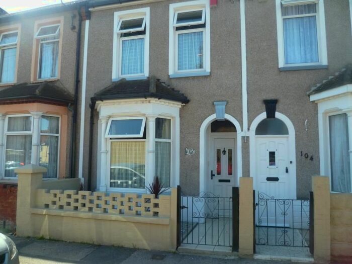 2 Bedroom Detached House To Rent In Havelock Road, Gravesend, Kent, DA11