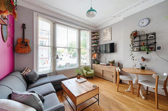 2 Bedroom Flat To Rent In Birchington Road, West Hampstead, London, NW6