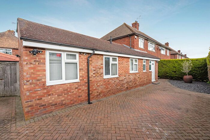 4 Bedroom Semi-Detached House For Sale In Dyson Close, Windsor, SL4