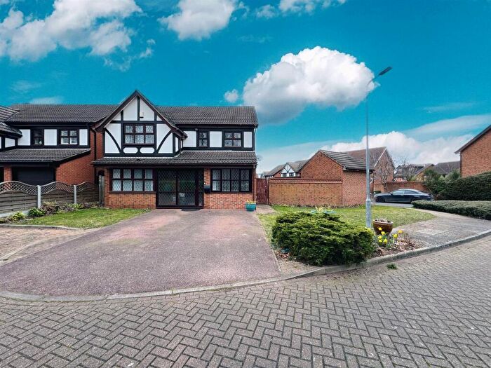 5 Bedroom Detached House For Sale In Catharine Close, Chafford Hundred, RM16