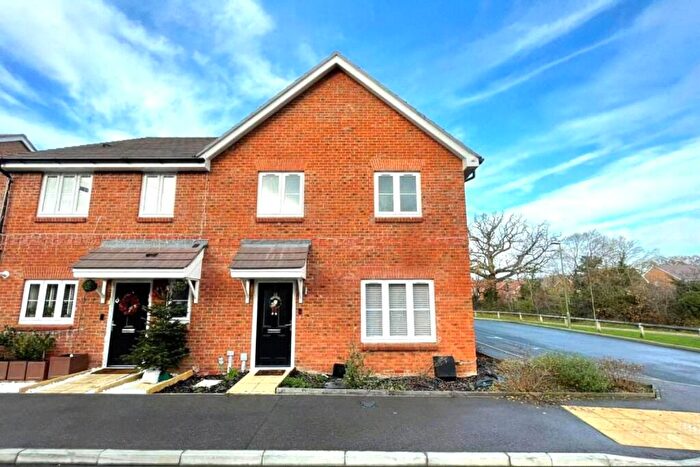4 Bedroom Semi-Detached House For Sale In Hop Garden Way, Ash, Surrey, GU12